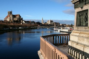 Car hire Auxerre