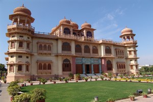 Car hire Karachi